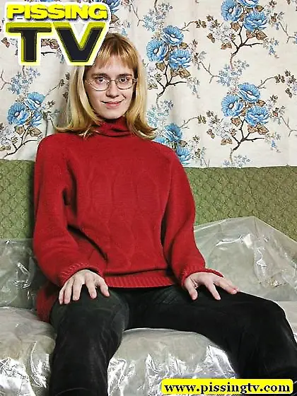 Student-girl pissing