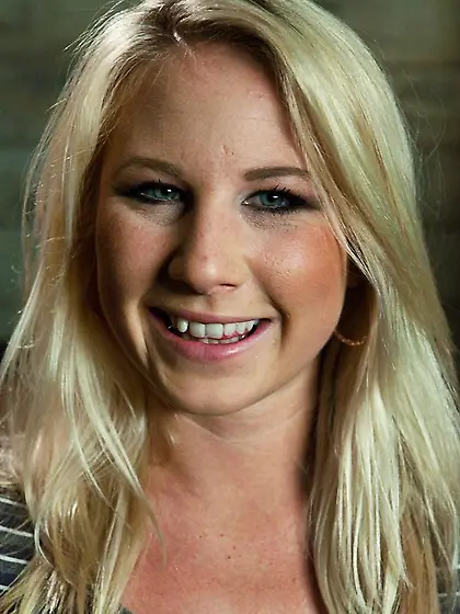 Poor secretary decided earn