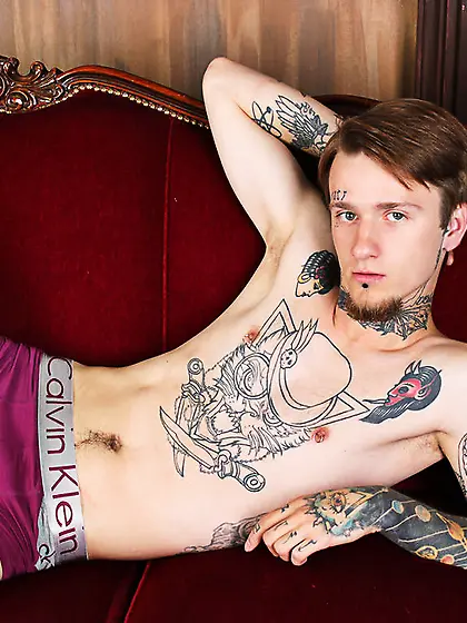 White young gay OliverTattooed like to snapshot