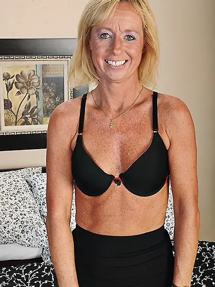 Brutal lingerie mom