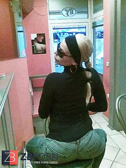 Queens in denim LXXXVII - Palm- and Oral Jobs