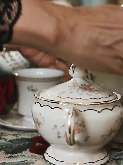 Big boobs momma is going to enjoy tea and the tip of his dick