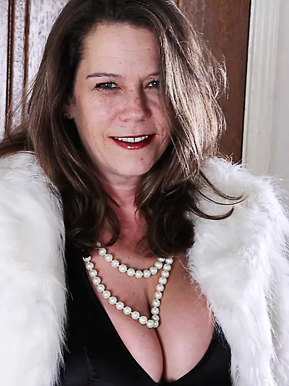 Hot mature undressing