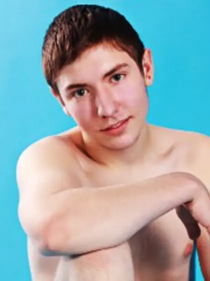 Brunette luke perform close