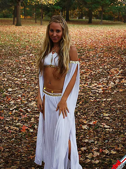 Gorgeous chick Rachel Sexton shows her titties and pussy in the