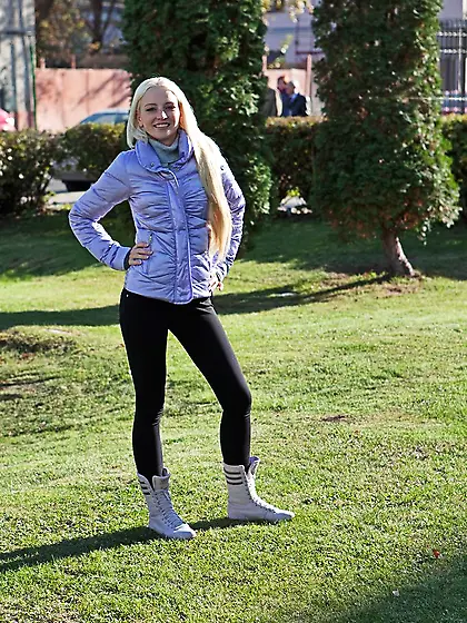 Blue-eyed blonde displaying her long legs and smiling a bunch Vi