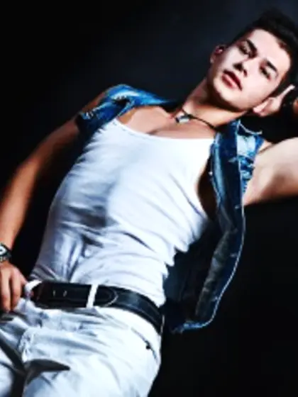 Brunette alexx perform anal