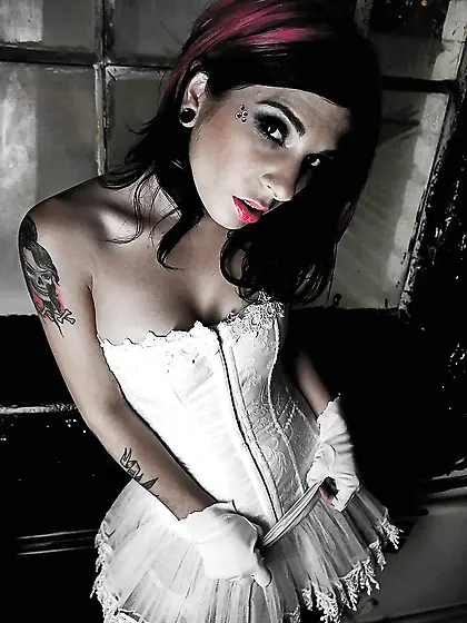 Sexy amateur brunette milf