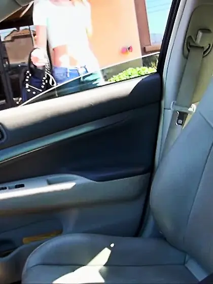 Blonde fingered hard rides