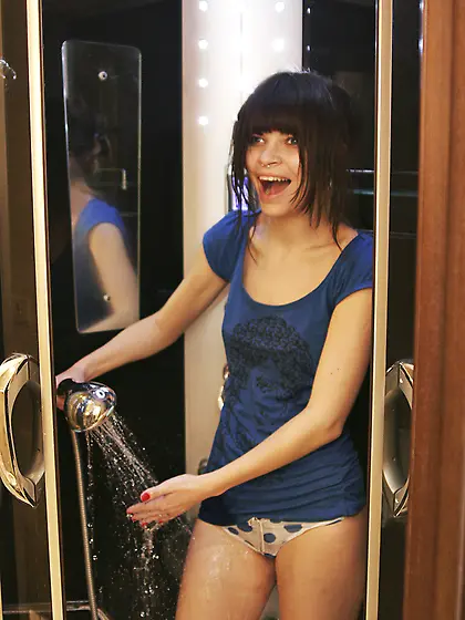 Teen Girl Kaira18 In The Shower