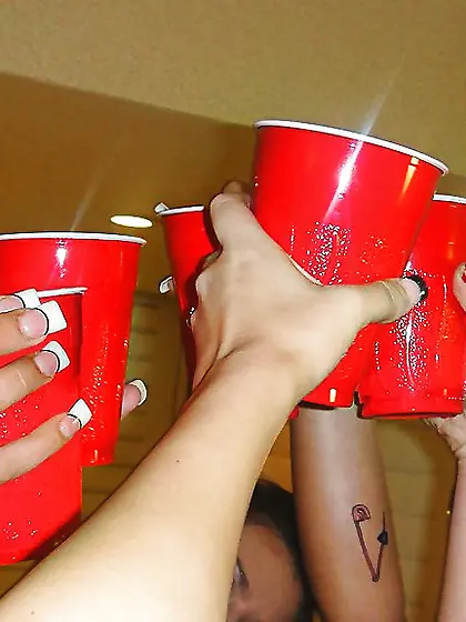 During ride in limo three girlfriends become in mood for spontan