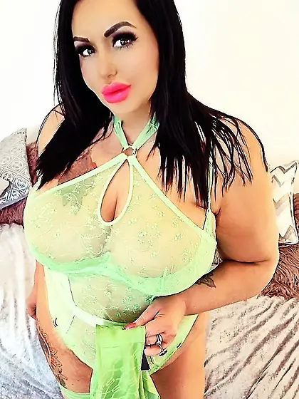 Bbw mommy is thicc + so horny !!