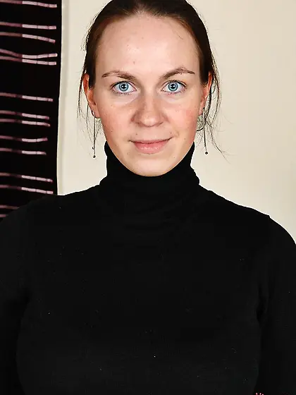 Handsome brunette Luscidus Eden revealing her nice body and her