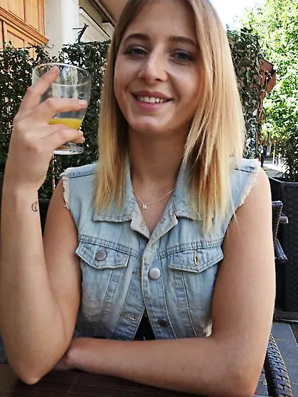 Young Ukrainian woman doesn't hesitate to take pics even with sp