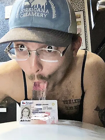 Im a new pet and cyber slave to my master JJB007.