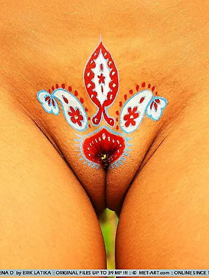 Teen chick Milena D gives a close-up view of her amazing painted