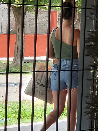 Espiando culos y tetas en la calle