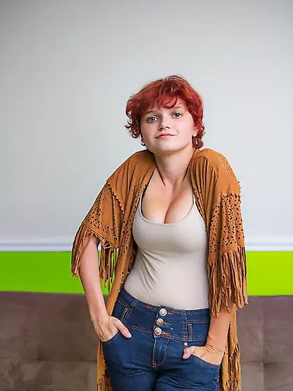 Amateur redhead model spreads legs to reveal her pink shaved pus