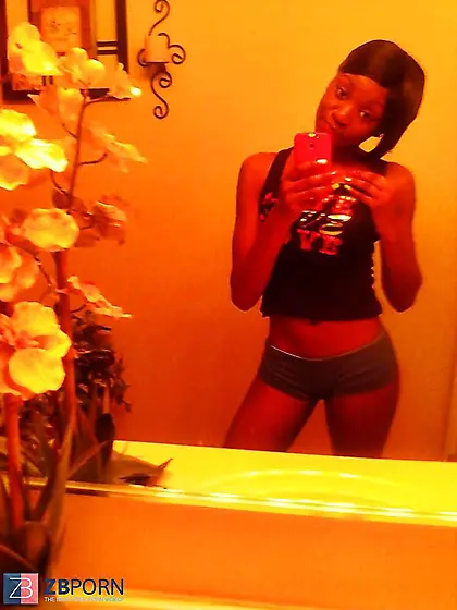 Super-Cute Dark-Hued selfpics