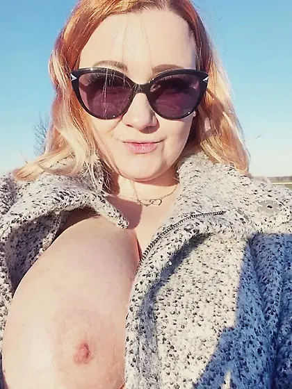 Some outdoor kitty flash