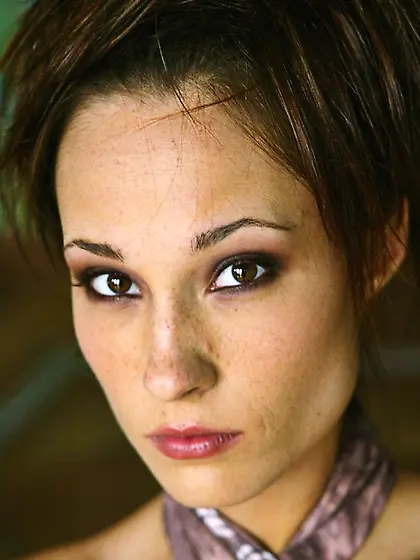 Sexy Elle Williams posing mother-naked outdoor demonstrating sma