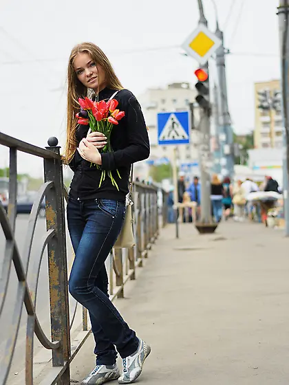 Very beautiful girl poses naked