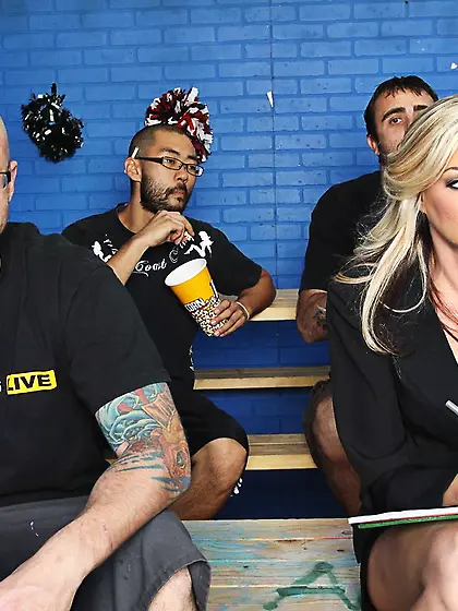 Basketball team manager enjoys brutal player's cock in the locke