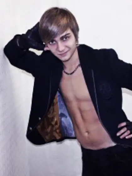 Blonde Young Man Fenor Zoom.