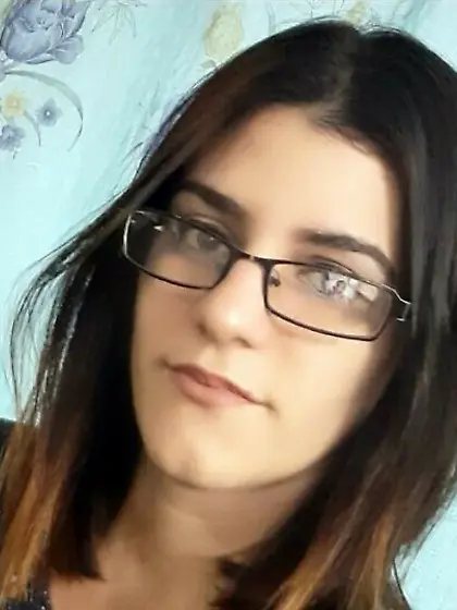 Quiero lamer su clitoris mientras la penetras mi a