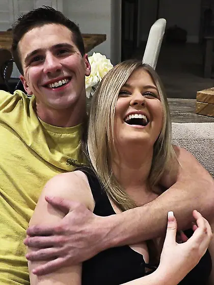 Hot sofa sex for a bimbo and her muscly bf