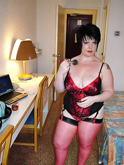 Curvy Big Tits Double Dee from United Kingdom