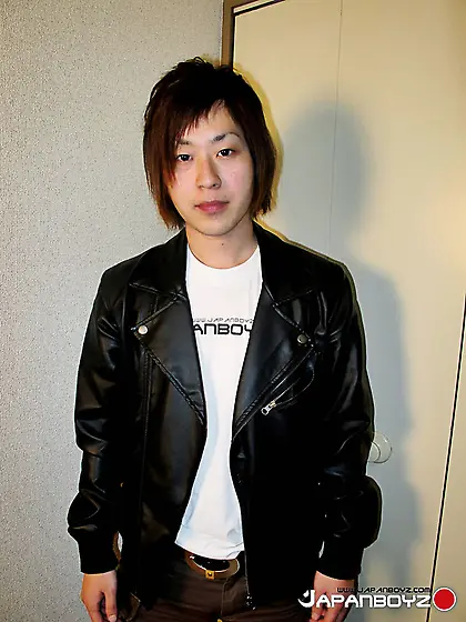 Asian stud peels black