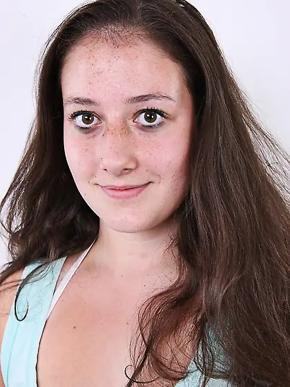 Enticing chick shows classic