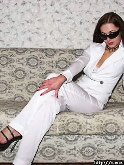 Amateur virgin playing stripper