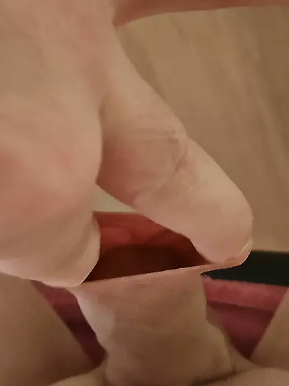 Geil mit der Vorhaut spielen