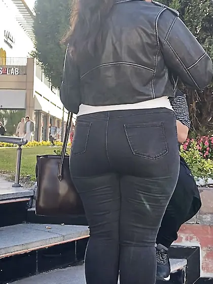 Big booty sexy ass jeans