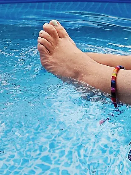 Pool feet
