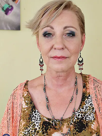 Blonde hairy pussy masturbation