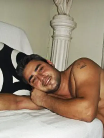 33 yo brunette Loverman33.