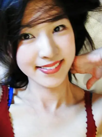 Sexy taiwanese girl spreading pussy