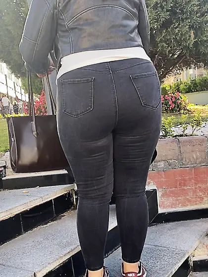 Big booty sexy ass jeans