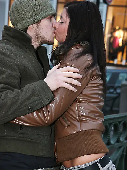 Teen virgin Sandra has