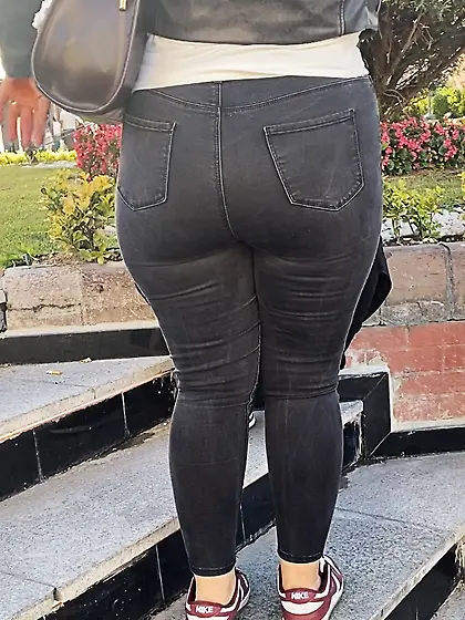 Big booty sexy ass jeans
