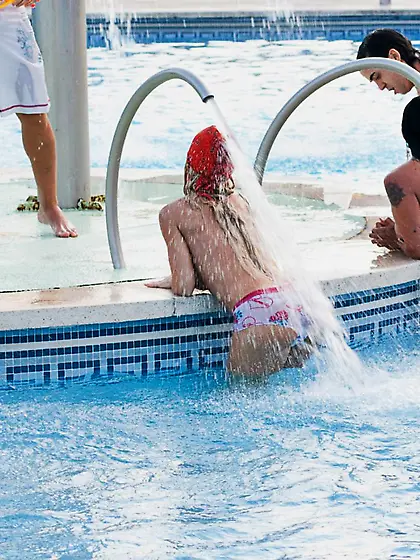 Hot girls Yoha and Diana Dean enjoy absolutely crazy wet orgy in