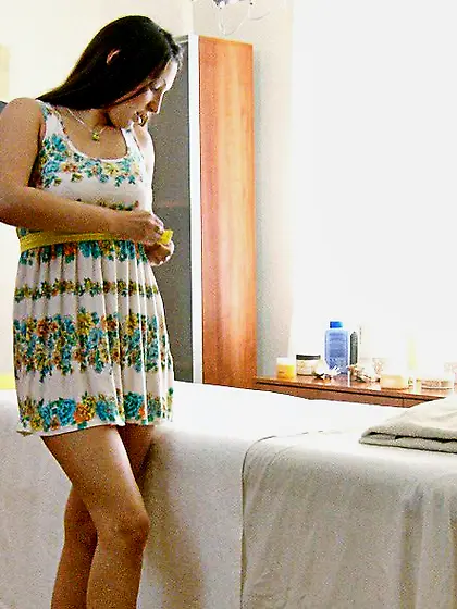 Eleonora DDF is taking a sex toy up her cunt and showing how muc