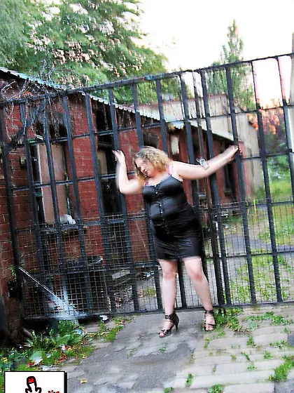 MILF Exhibitionist Cockoholic from United...