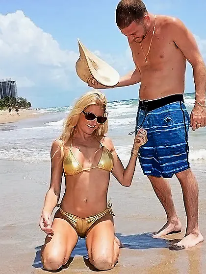 Horny beach blowjob