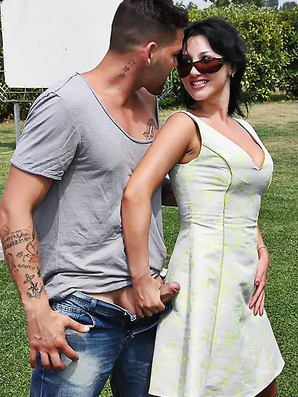 Dark haired pretty pussy