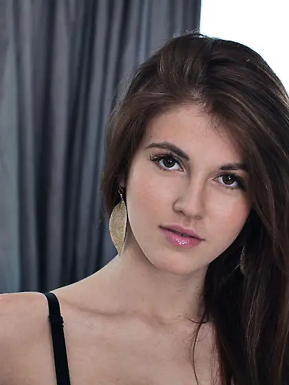 Brunette babe Luna O loves to wear lingerie Luna O and her tight