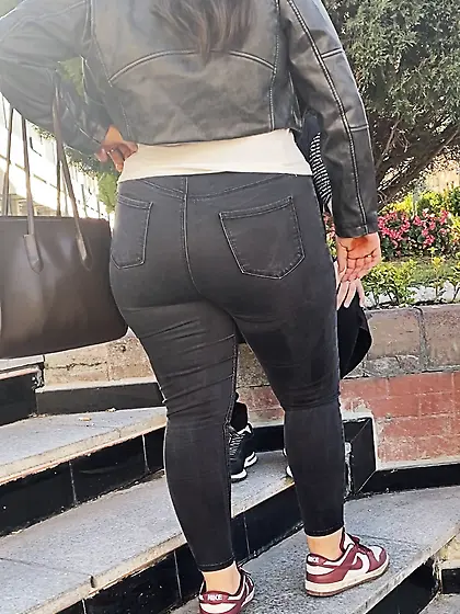 Big booty sexy ass jeans